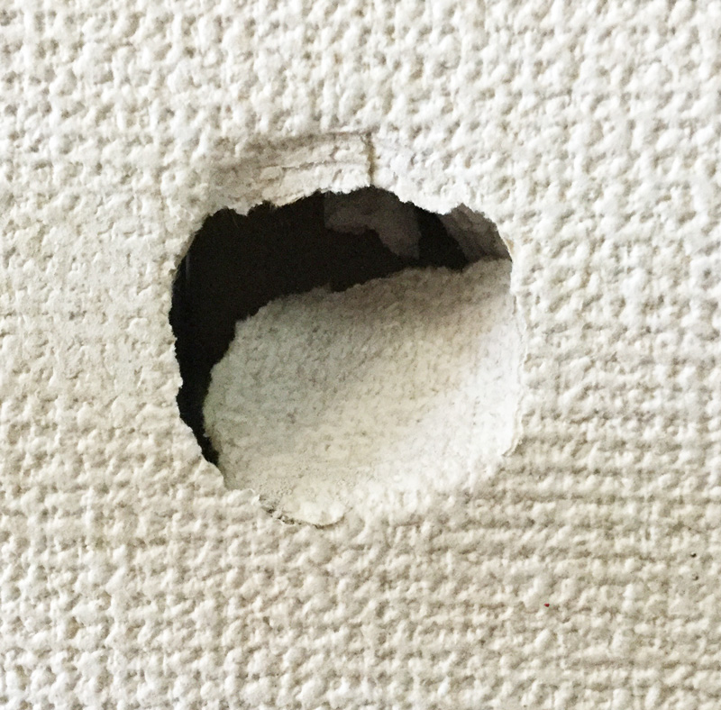 賃貸マンション 壁に穴を空けちゃった 子どもと暮らしてみぃつけたっ