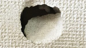 【賃貸マンション】壁に穴を空けちゃった！？
